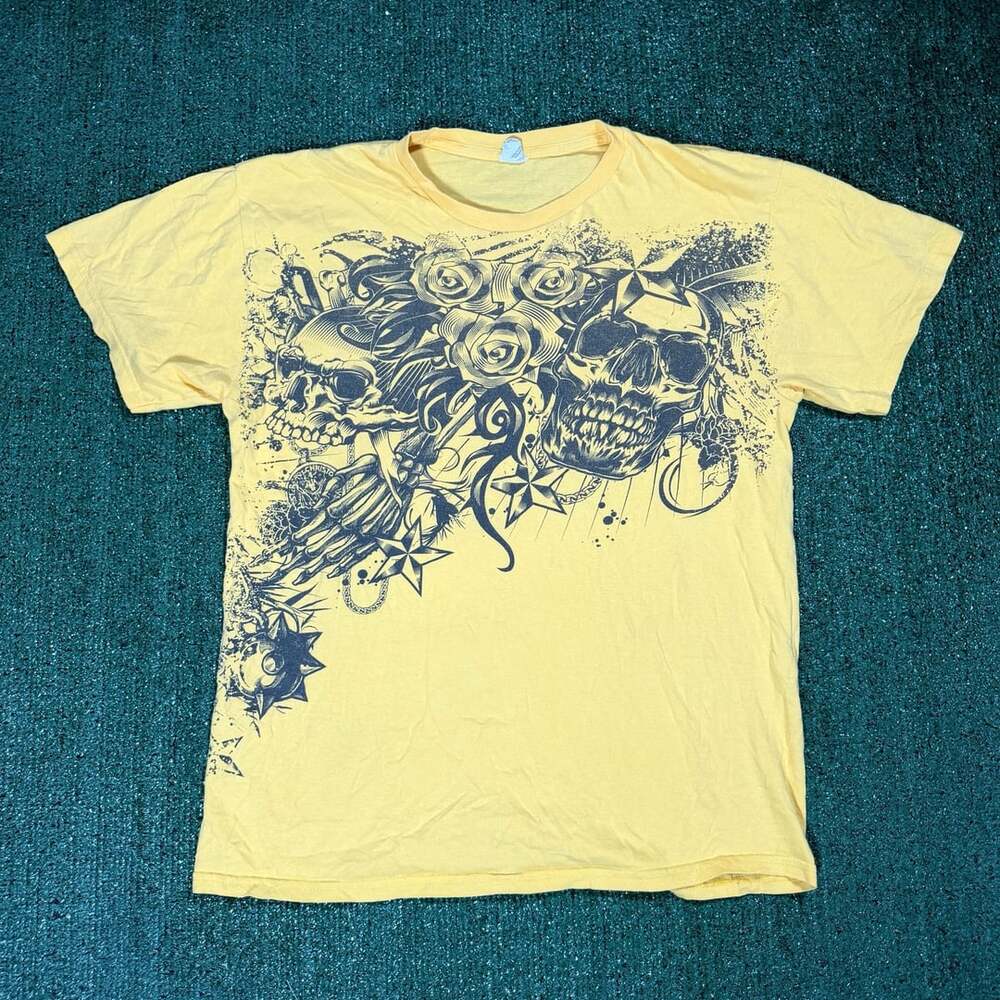 Gildan Skull Roses Graphic T-Shirt Size Medium Yellow Vintage Y2K